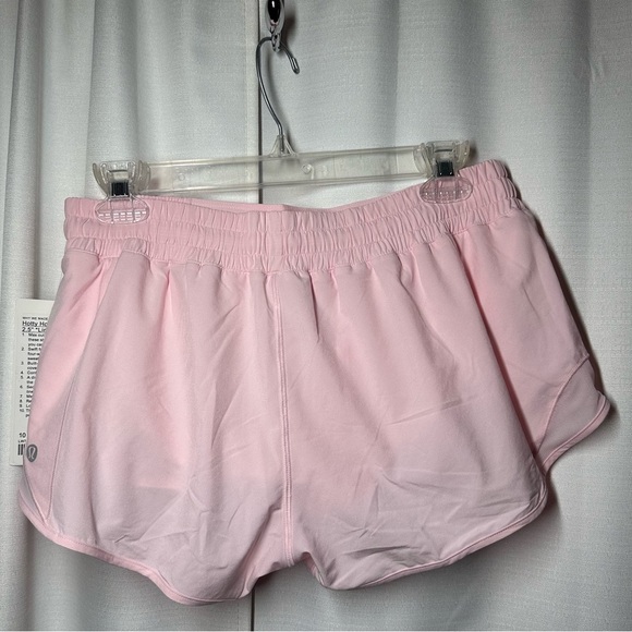 NEW Lululemon Women’s Hotty Hot Shorts 2.5 LR Strawberry Milkshake Sz 10 Running - Picture 3 of 8